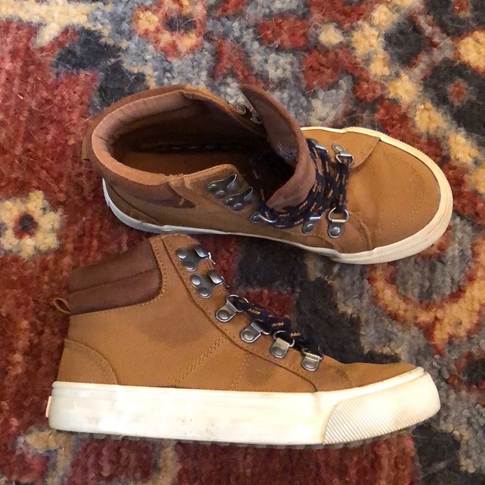 Boys boots